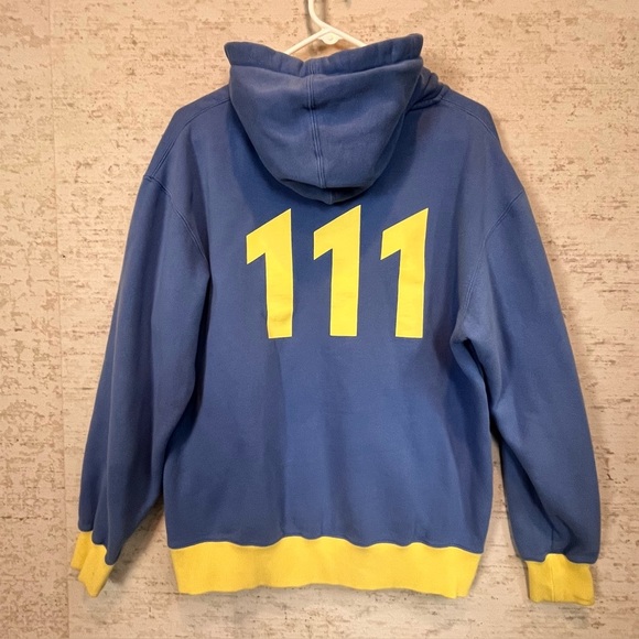Fallout Bethesda Vault 111 Blue Yellow Sweatshirt Hoodie Zip Up Number 111 Sz M - Picture 10 of 16